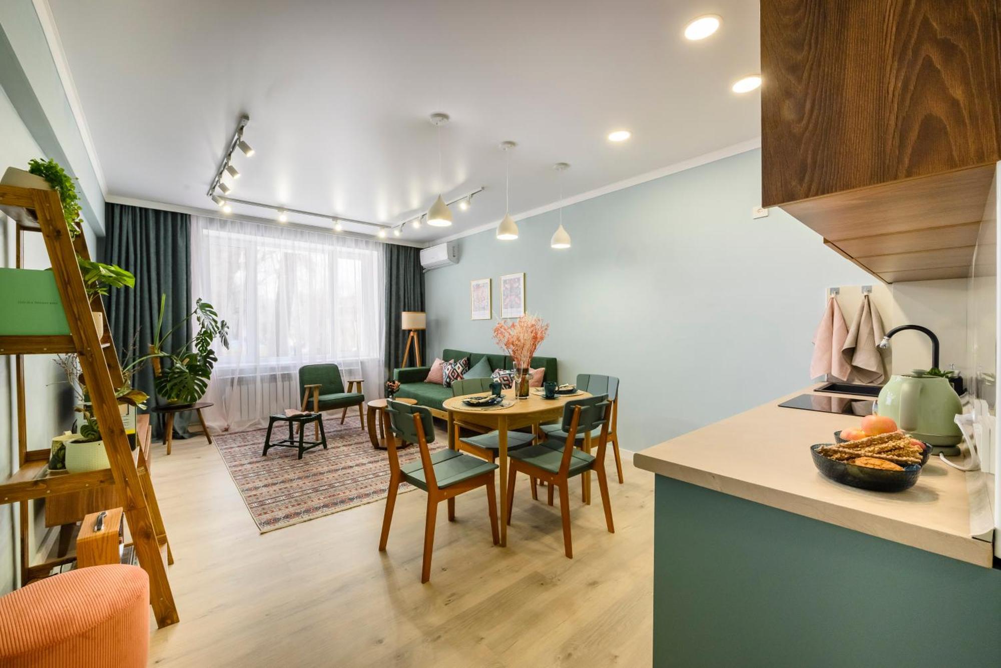 Mid-Century Charm Apartments В Центре Алматы Exteriér fotografie